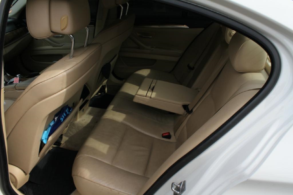 BMW 5-Series 528i 2011