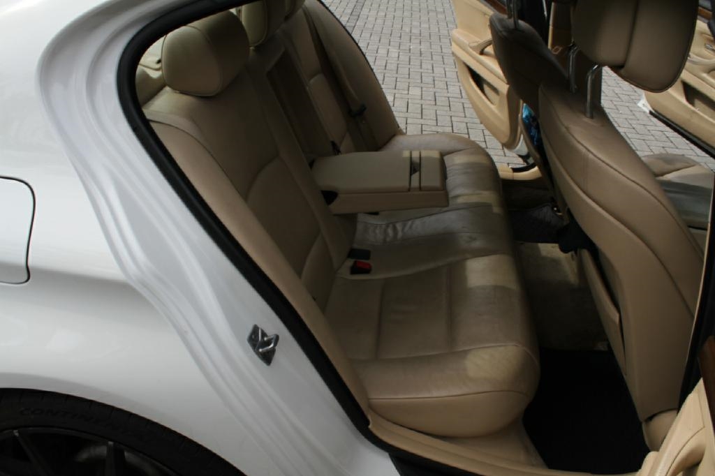 BMW 5-Series 528i 2011