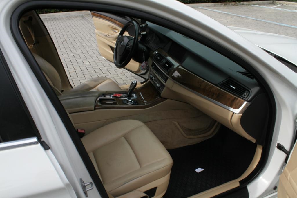 BMW 5-Series 528i 2011