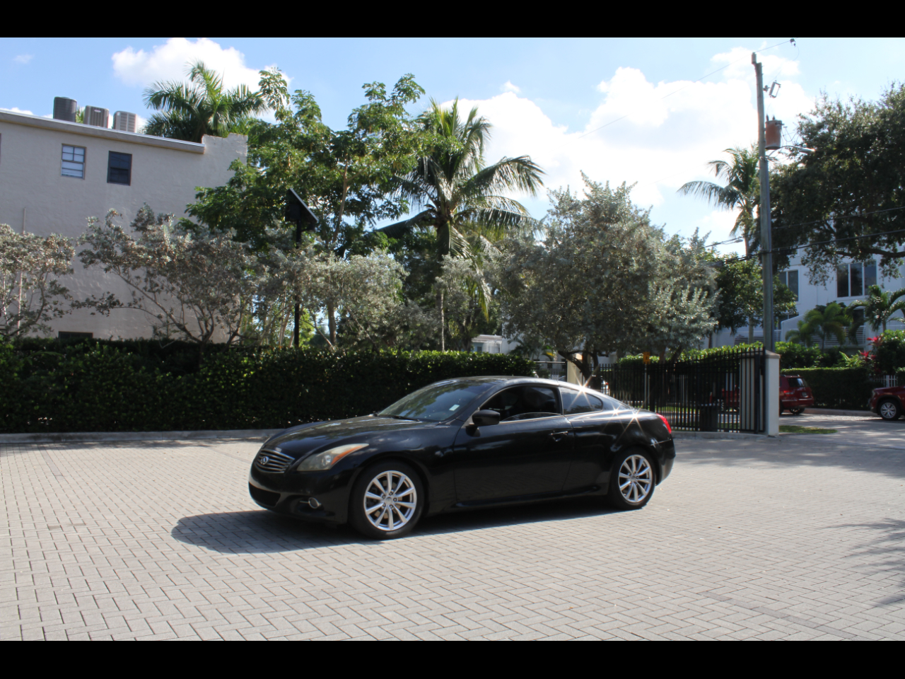 Infiniti G Coupe Sport 6MT 2012