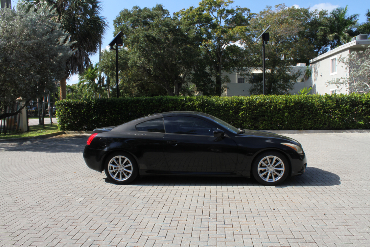Infiniti G Coupe Sport 6MT 2012
