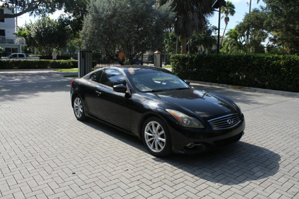 Infiniti G Coupe Sport 6MT 2012
