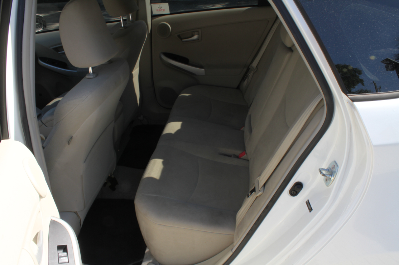 Toyota Prius Prius V 2010