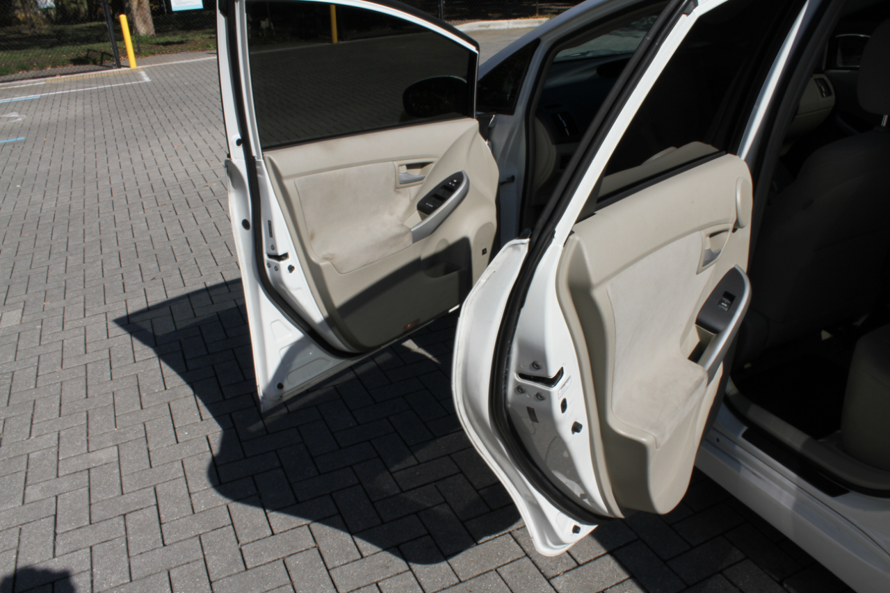 Toyota Prius Prius V 2010