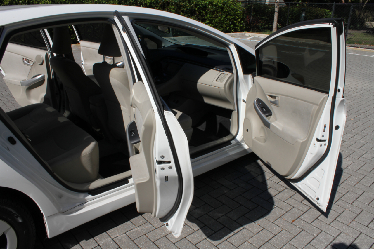 Toyota Prius Prius V 2010