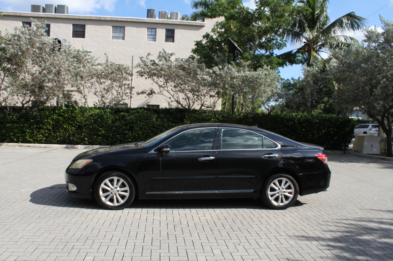 Lexus ES 350 Sedan 2011