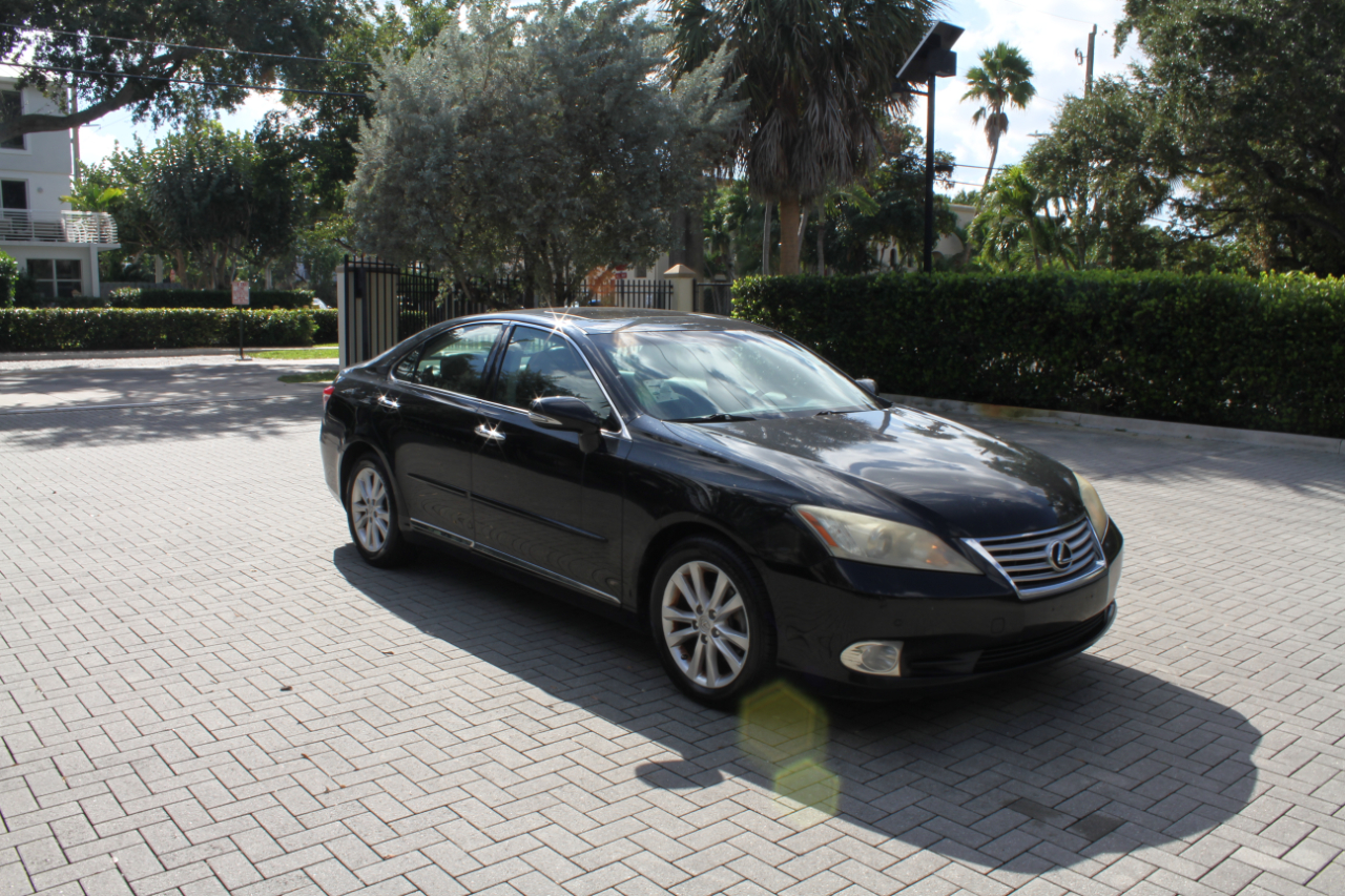 Lexus ES 350 Sedan 2011