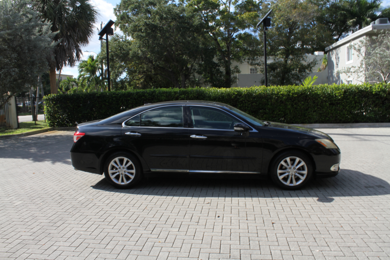 Lexus ES 350 Sedan 2011