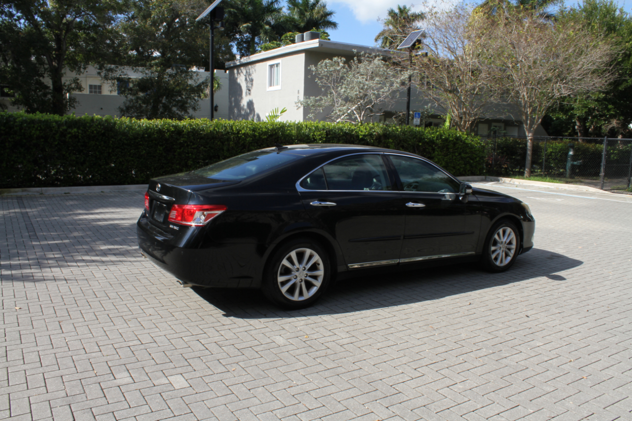 Lexus ES 350 Sedan 2011