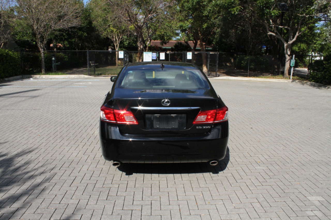 Lexus ES 350 Sedan 2011