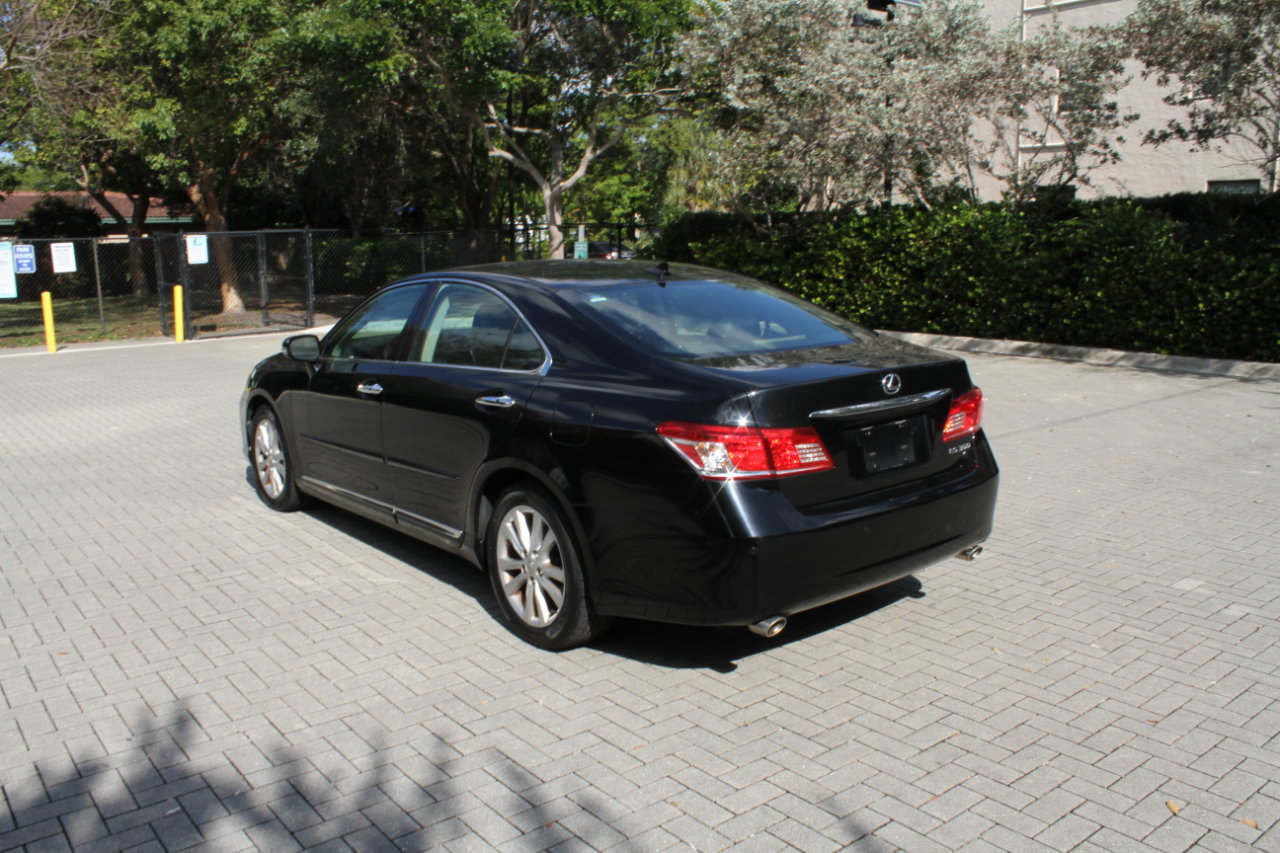 Lexus ES 350 Sedan 2011