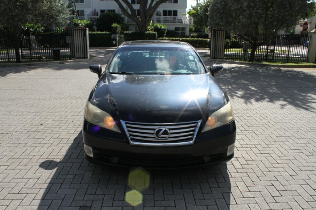 Lexus ES 350 Sedan 2011