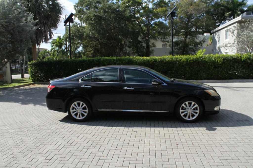 Lexus ES 350 Sedan 2011