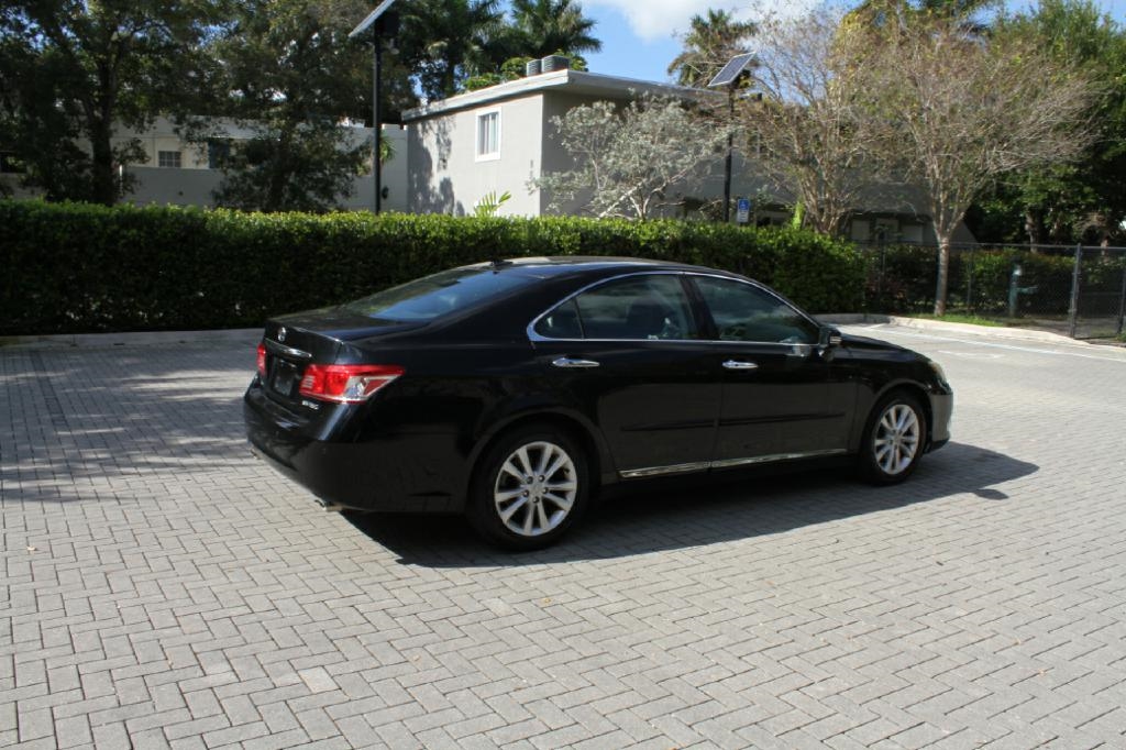 Lexus ES 350 Sedan 2011