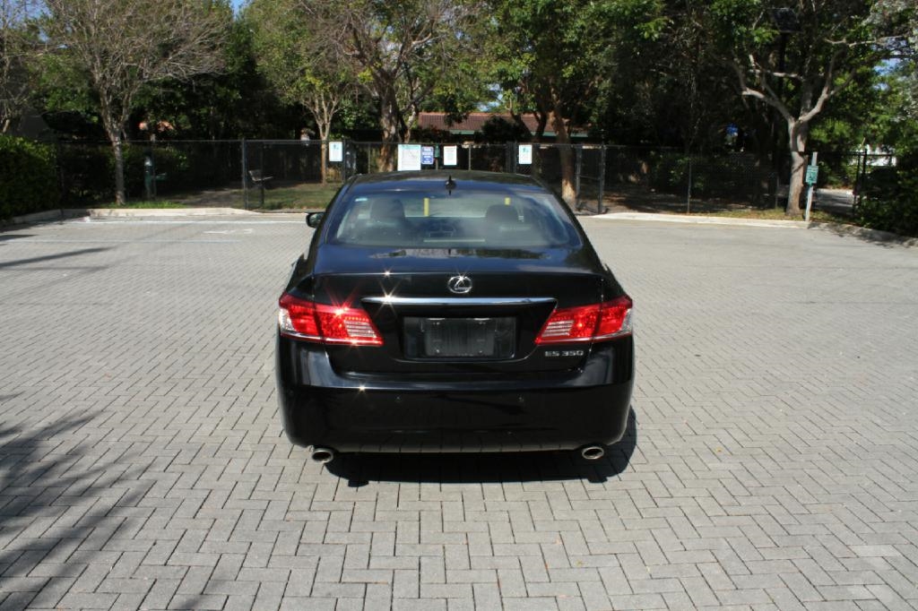 Lexus ES 350 Sedan 2011