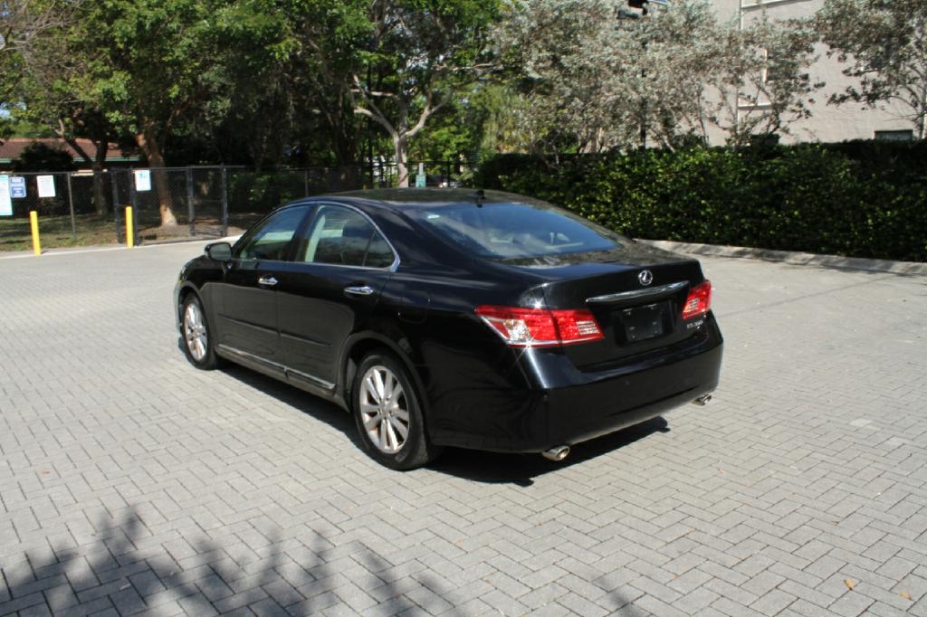 Lexus ES 350 Sedan 2011