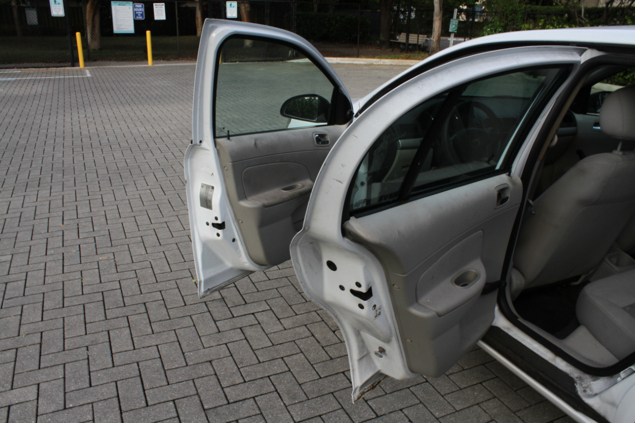 Chevrolet Cobalt LS Sedan 2010