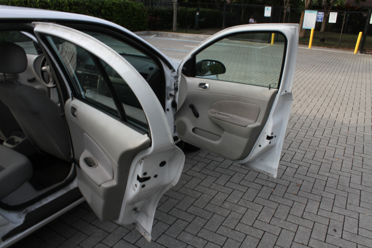 Chevrolet Cobalt LS Sedan 2010