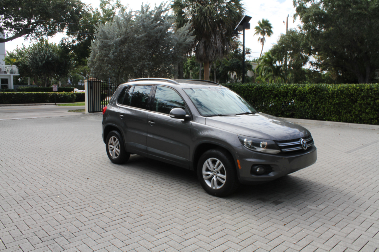 Volkswagen Tiguan S 2014