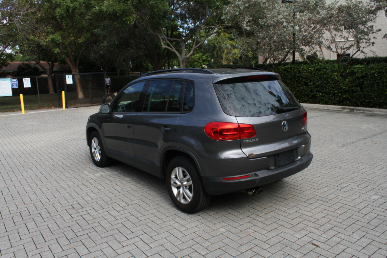 Volkswagen Tiguan S 2014