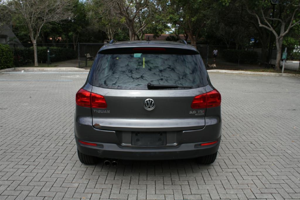 Volkswagen Tiguan S 2014