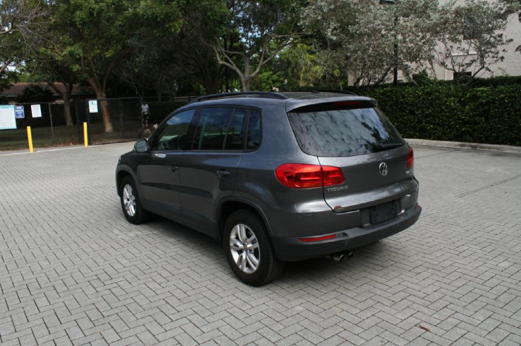 Volkswagen Tiguan S 2014