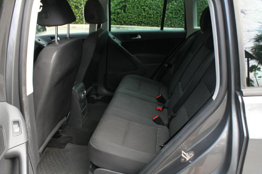 Volkswagen Tiguan S 2014