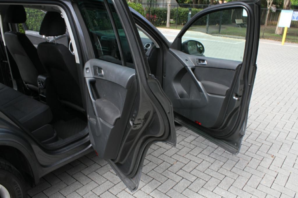 Volkswagen Tiguan S 2014