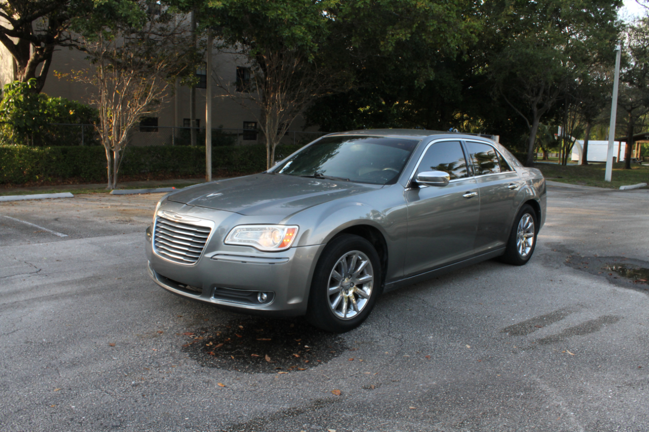 Chrysler 300 Limited RWD 2012