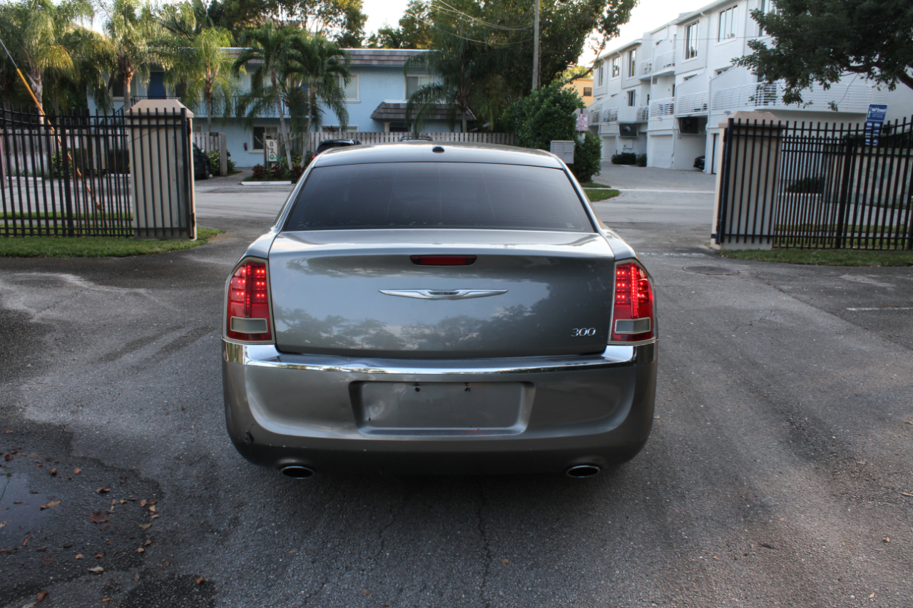 Chrysler 300 Limited RWD 2012