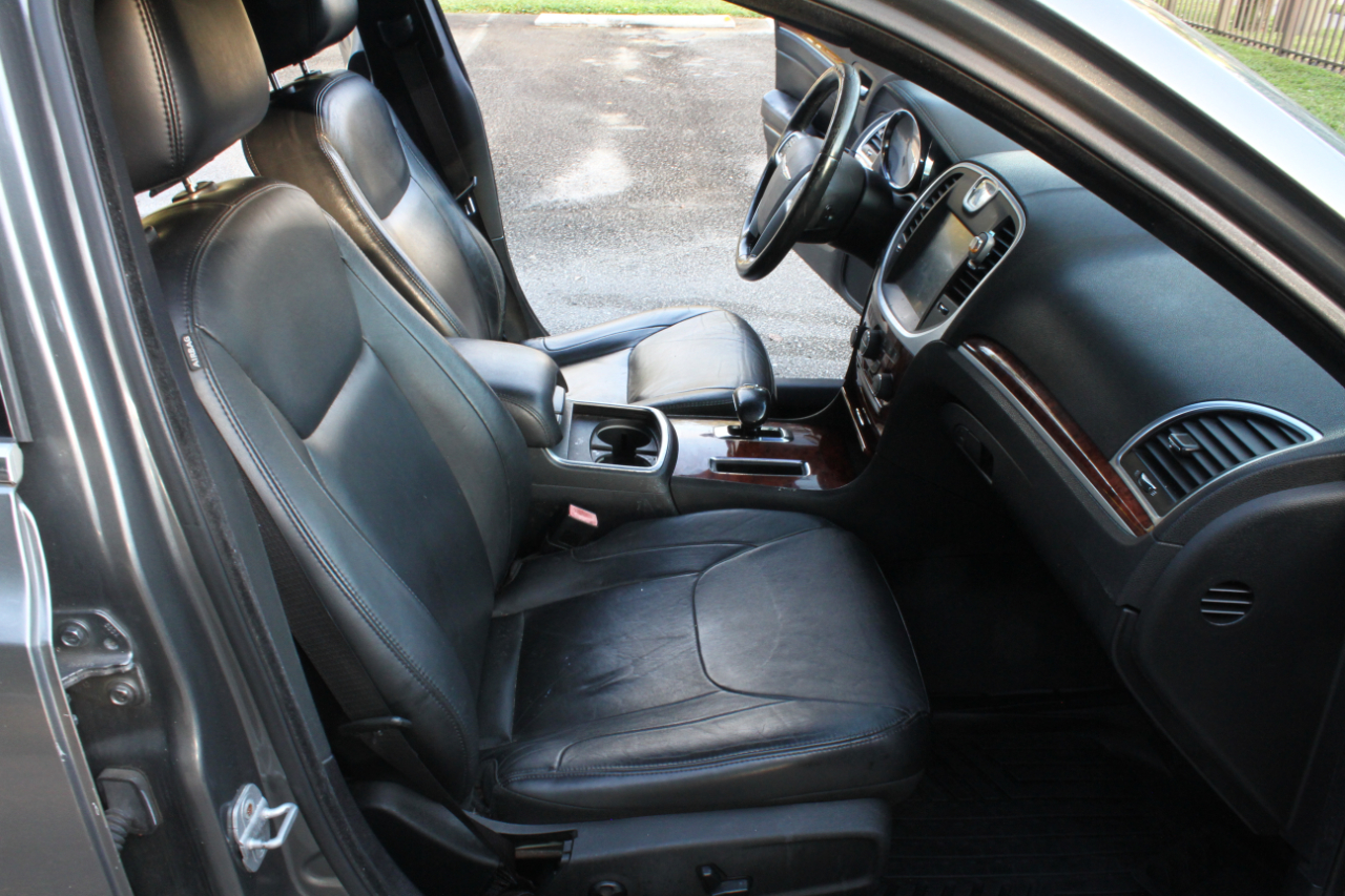 Chrysler 300 Limited RWD 2012