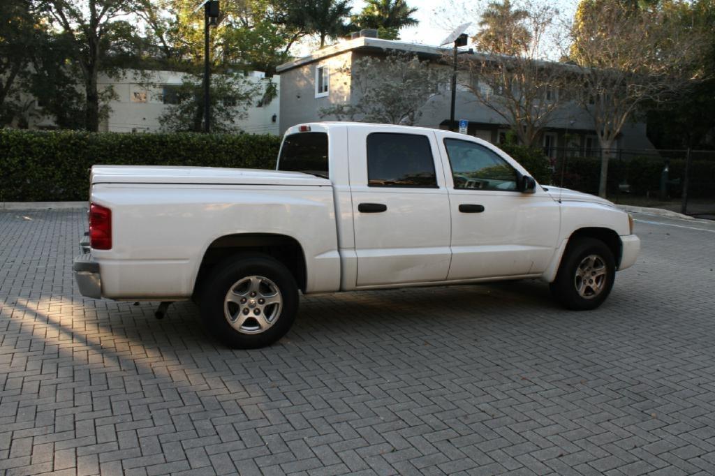 Dodge Dakota SLT Quad Cab 2WD 2006