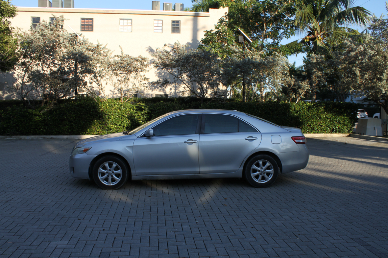 Toyota Camry Base 6-Spd AT 2011