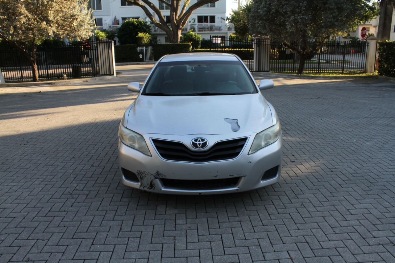 Toyota Camry Base 6-Spd AT 2011