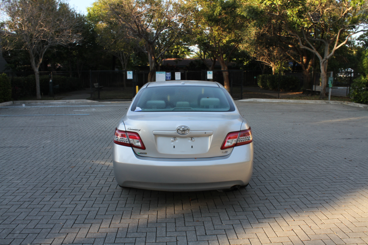 Toyota Camry Base 6-Spd AT 2011