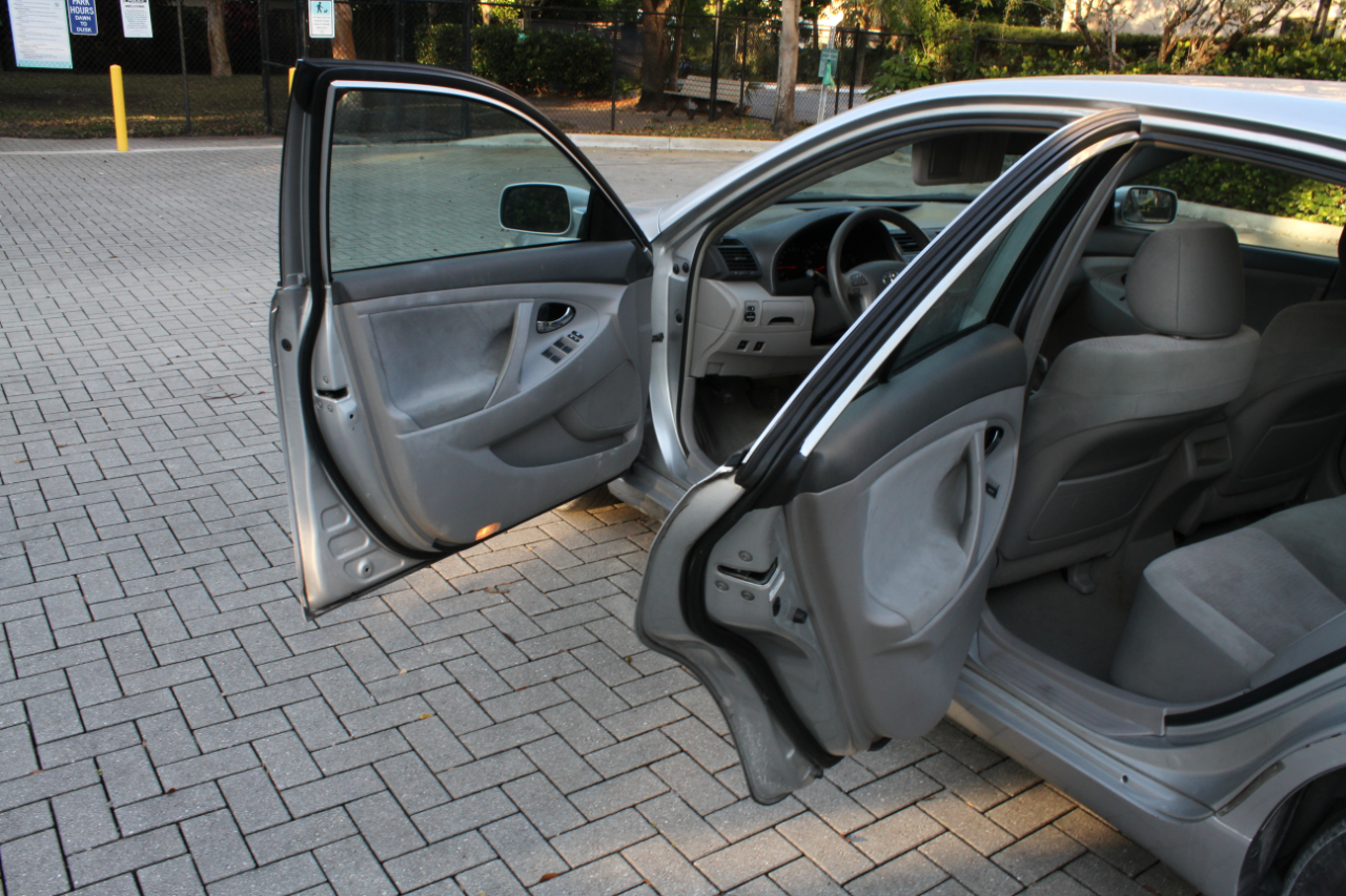 Toyota Camry Base 6-Spd AT 2011