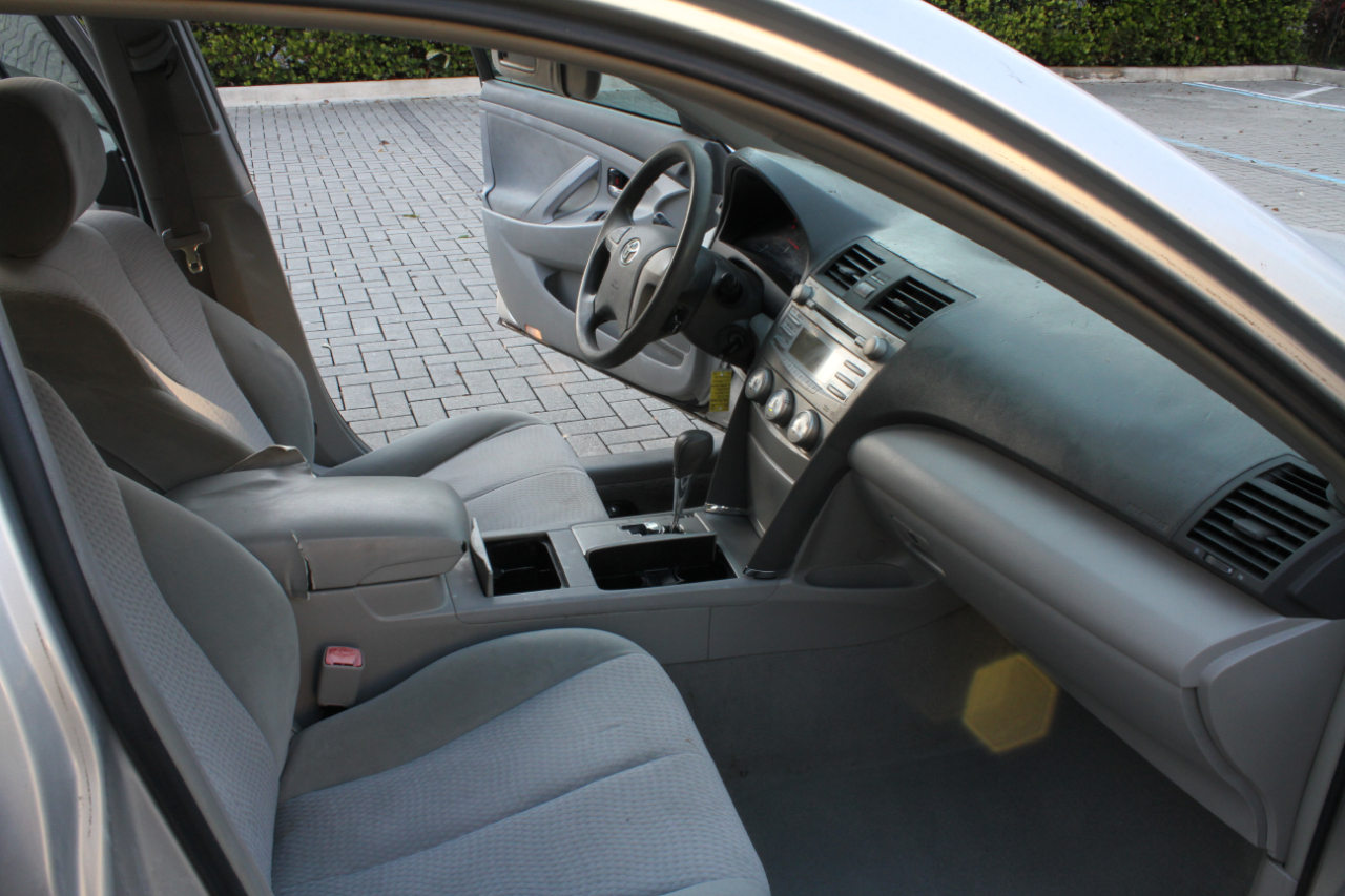 Toyota Camry Base 6-Spd AT 2011