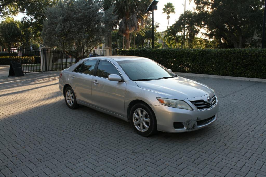 Toyota Camry Base 6-Spd AT 2011