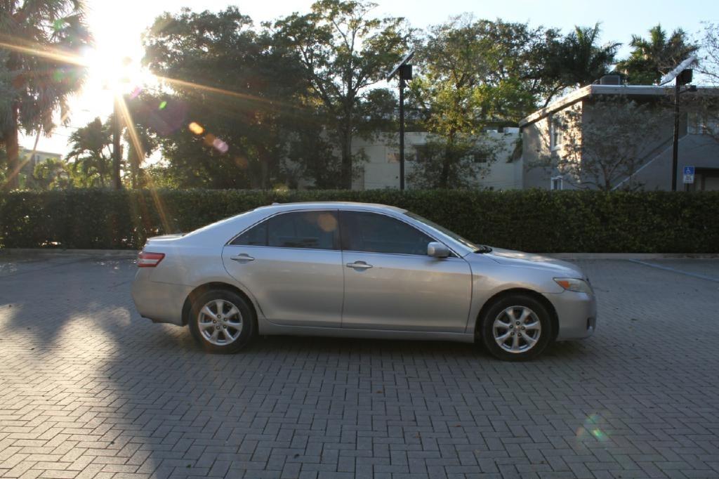 Toyota Camry Base 6-Spd AT 2011