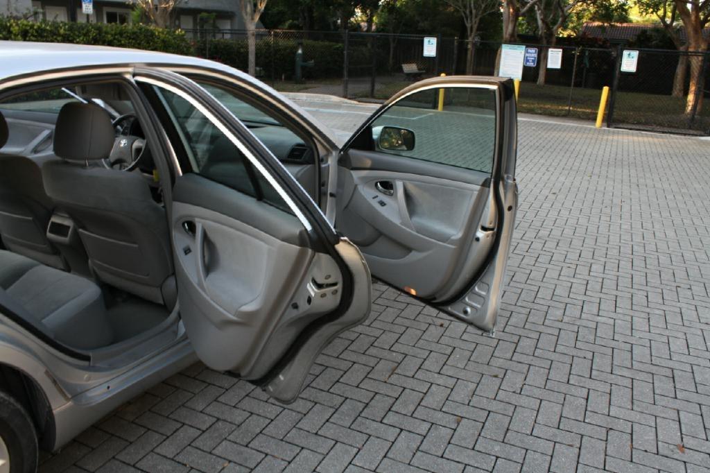 Toyota Camry Base 6-Spd AT 2011