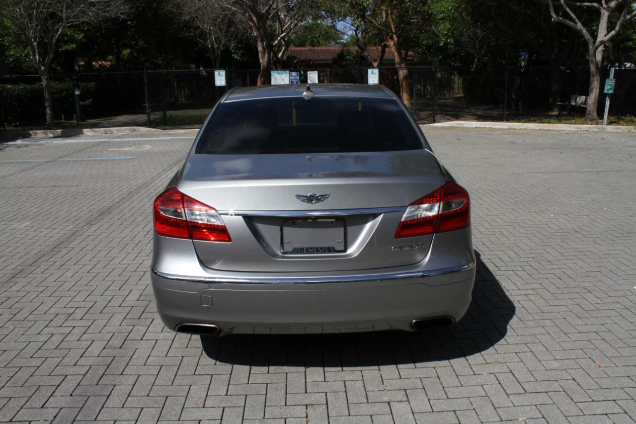 Hyundai Genesis 3.8L 2012