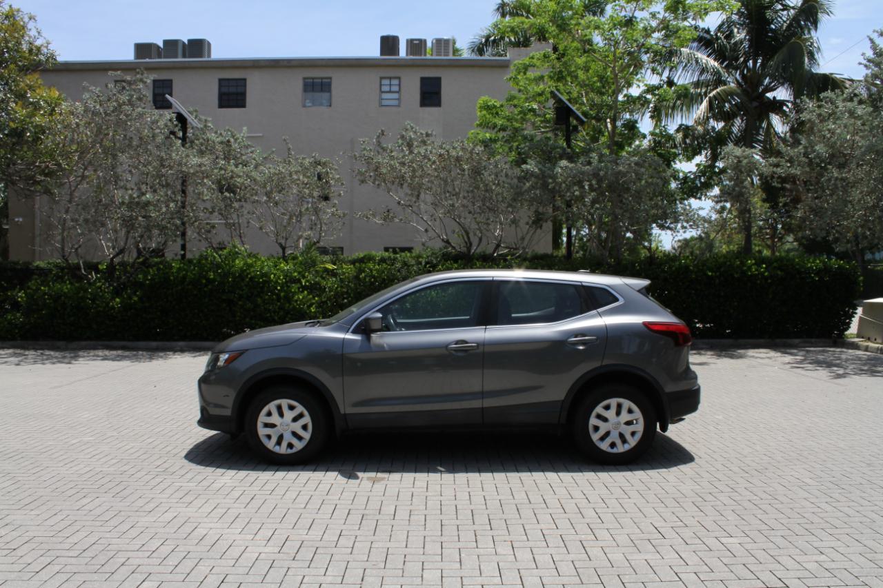 Nissan Rogue Sport S 2019