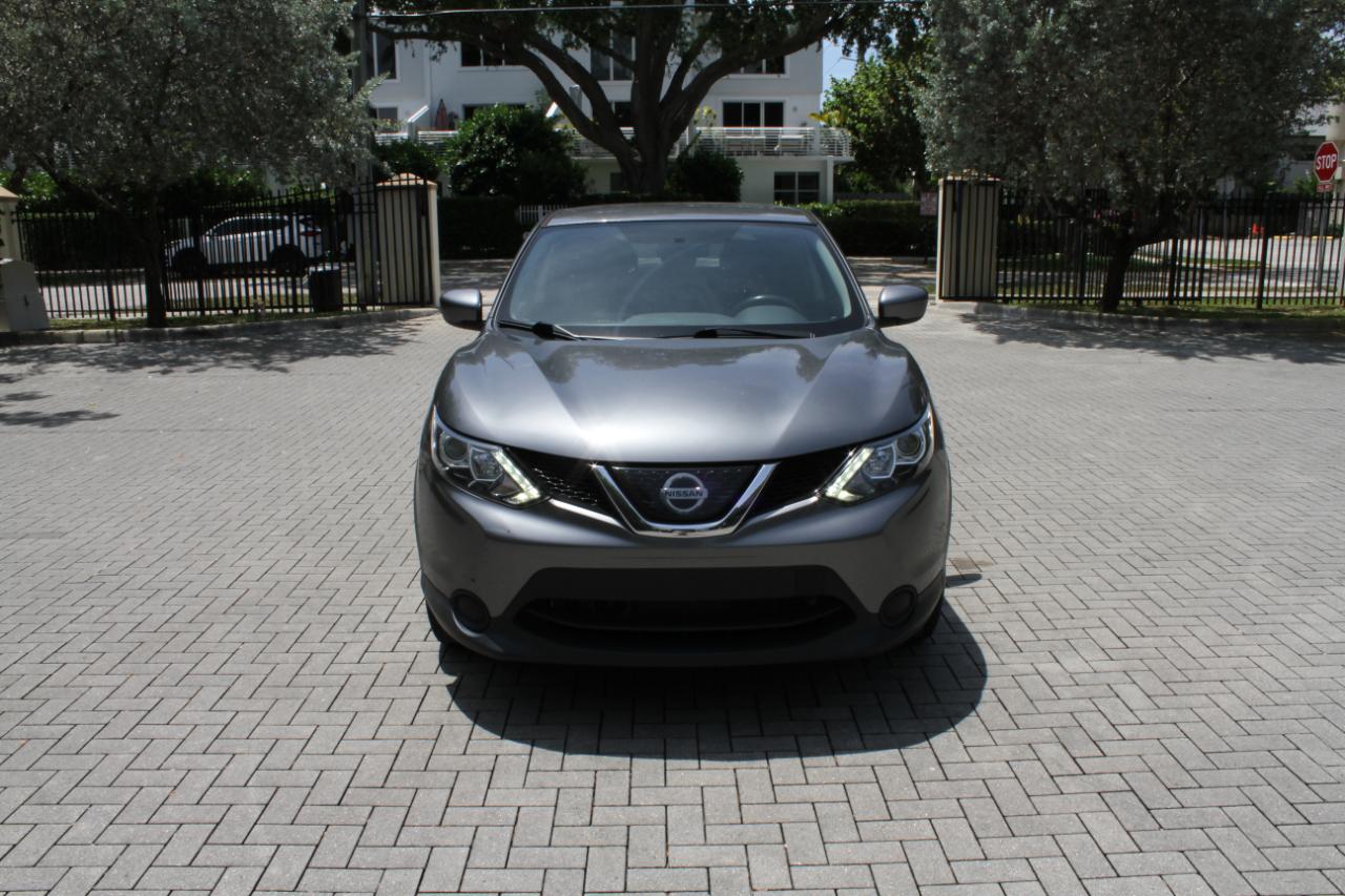Nissan Rogue Sport S 2019