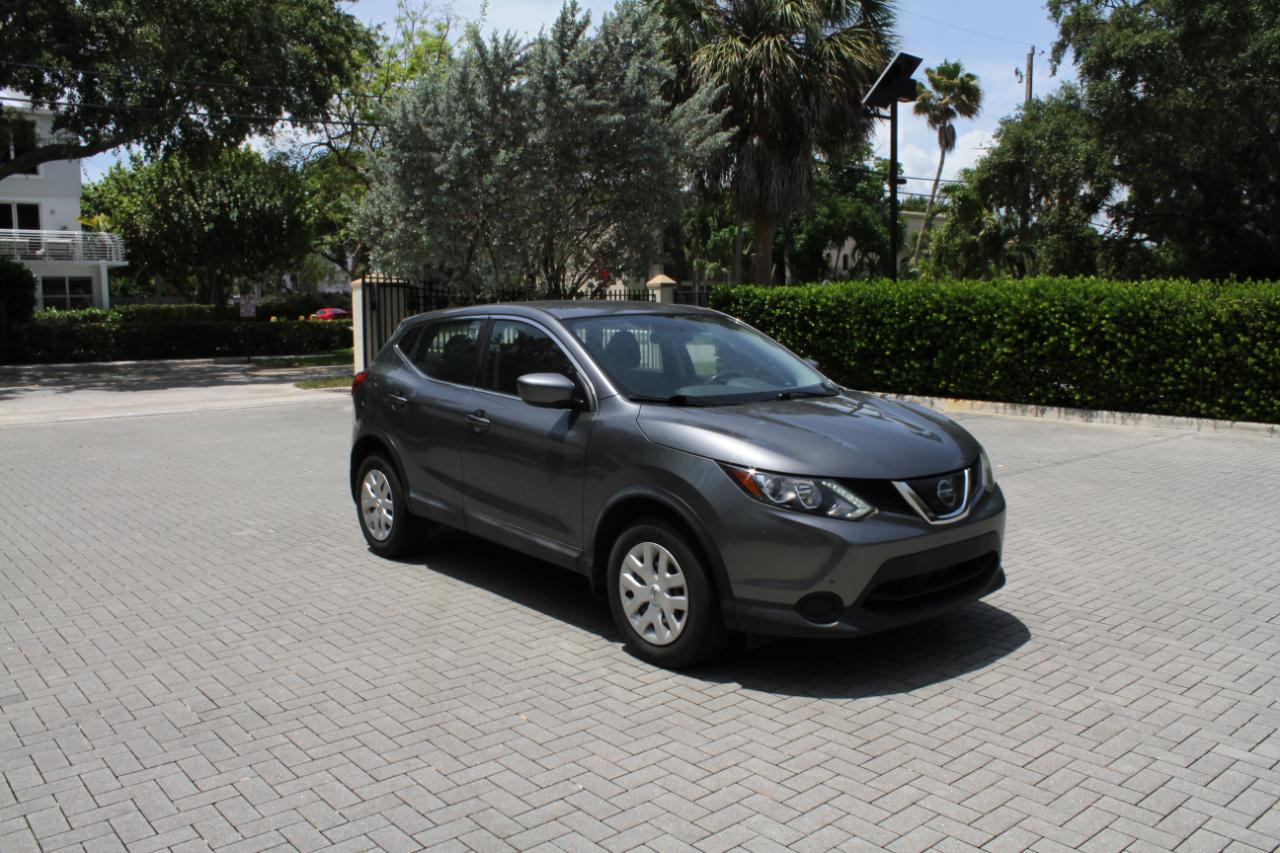 Nissan Rogue Sport S 2019