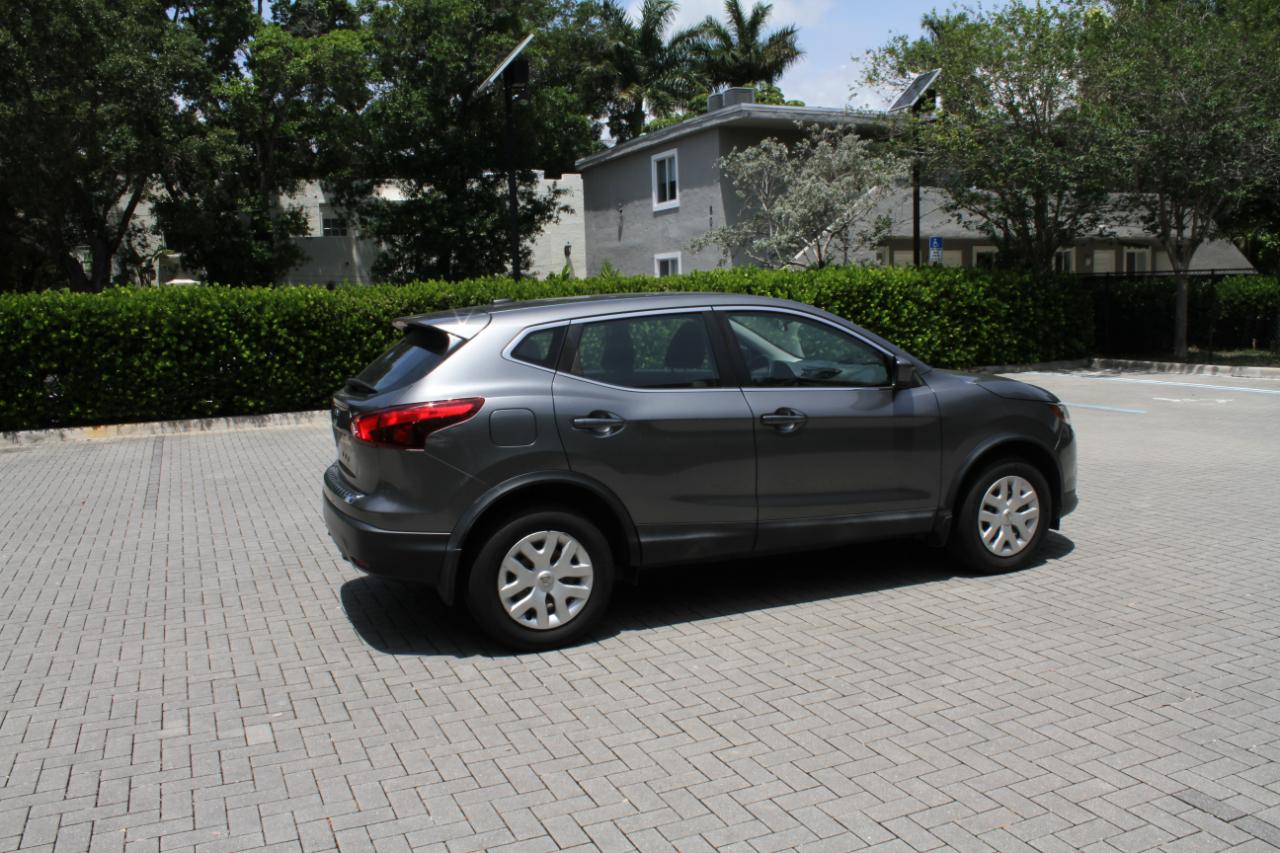 Nissan Rogue Sport S 2019