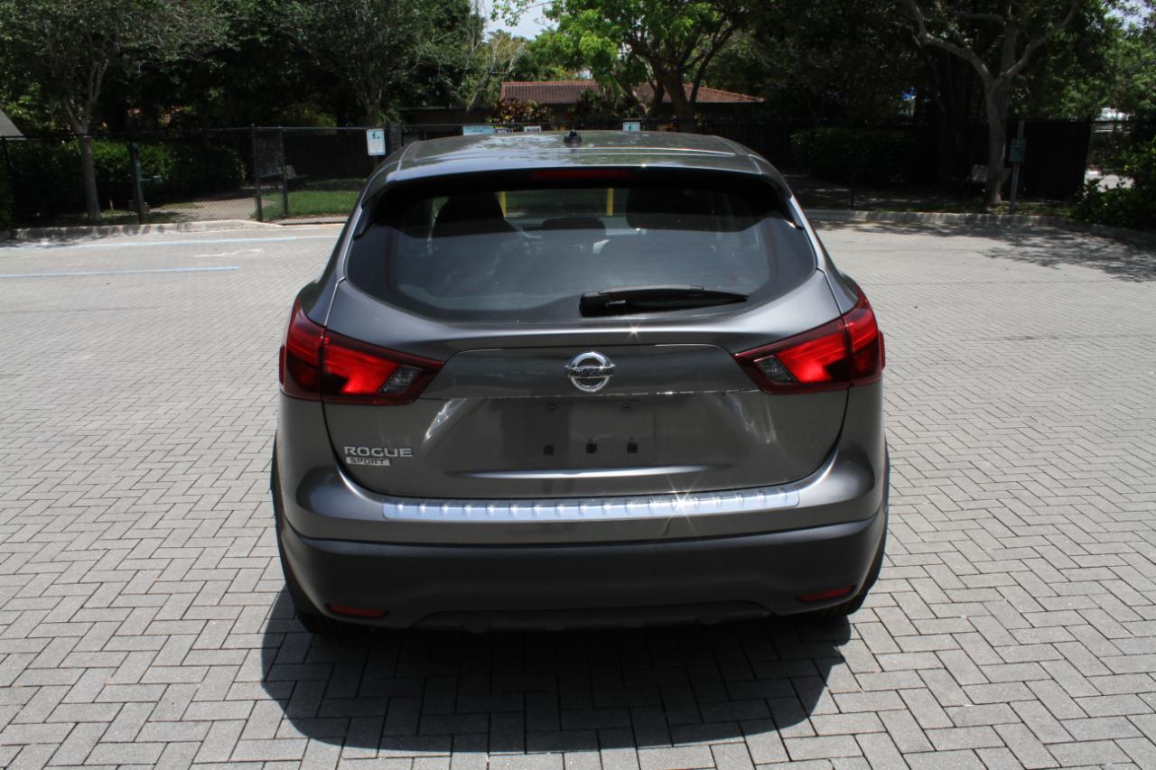 Nissan Rogue Sport S 2019