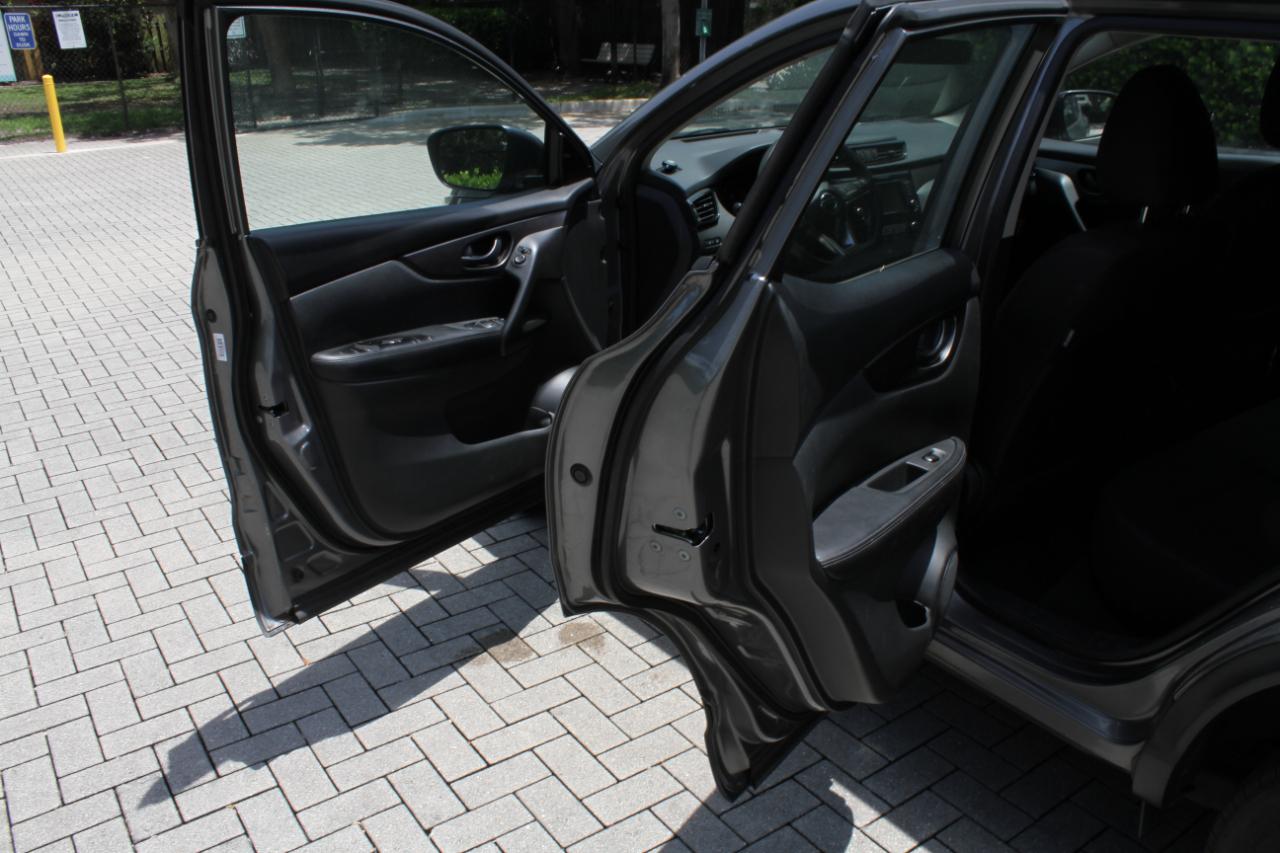 Nissan Rogue Sport S 2019