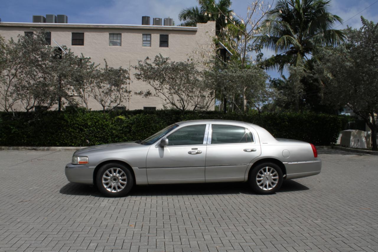 Lincoln Town Car Signature 2006