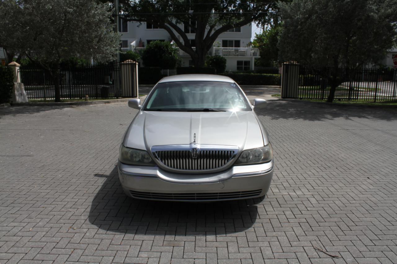Lincoln Town Car Signature 2006