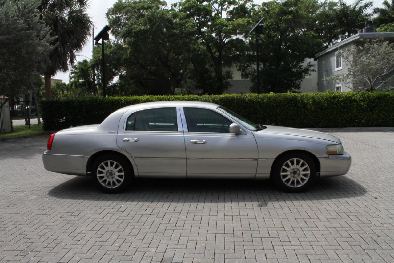 Lincoln Town Car Signature 2006